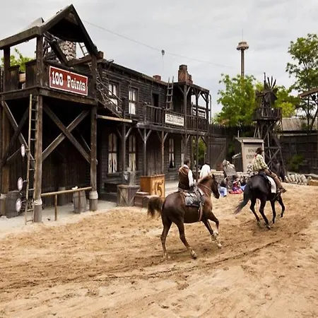 ホテル Portaventura El Paso - Includes Unlimited Access To Portaventura Park & 1 Access To Ferrari Land サロウ